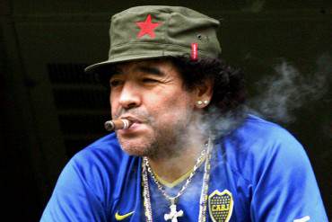 ¡TODO UN TROGLODITA! Maradona pierde los estribos y agrede a su pareja (+ Video)