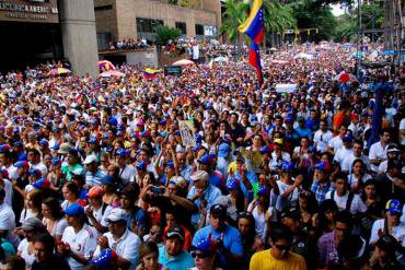 Así esperan a Maria Corina Machado desde la Plaza Brión de Chacaíto + FOTOS