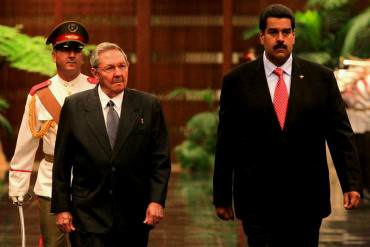 ¡REVOLCÁNDONOS EN LA MISERA Y…! Maduro sigue regalando 80.000 barriles diarios a Cuba