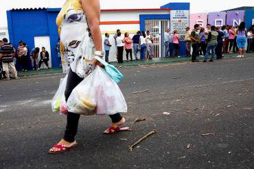 ¡LA PATRIA MISERABLE! Cae poder adquisitivo y aumenta la escasez en Venezuela