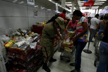 ¡RACIONAMIENTO A LA CUBANA! La tarjeta que controlará los productos regulados en Venezuela