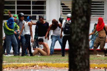 ¡DESASTRE! Práctica del desnudo como tortura aplicada en la UCV es común de pranes en la cárcel