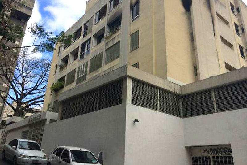 De este edificio en Colinas de los Chaguaramos se llevaron a Nairobi Pinto (Foto cortesía @gusgomezmoron)