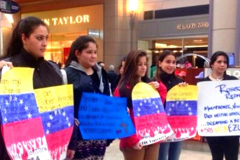 Estudiantes de Boston realizan Flashmob por los venezolanos asesinados 