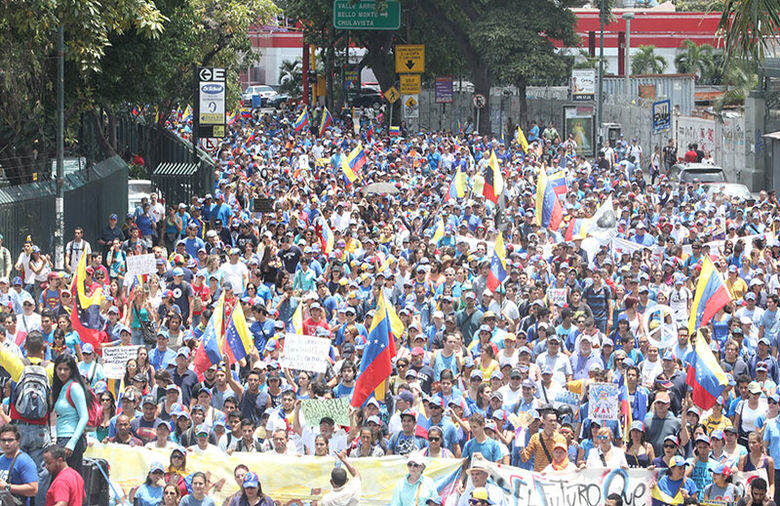 Funcionarios-Nacional-Bolivariana-Venezuela-Alexandra_NACIMA20140412_0134_3