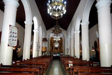 ¡YA NO HAY RESPETO! GNB lanza bombas lacrimógenas en plena misa en la iglesia San José de Chacao