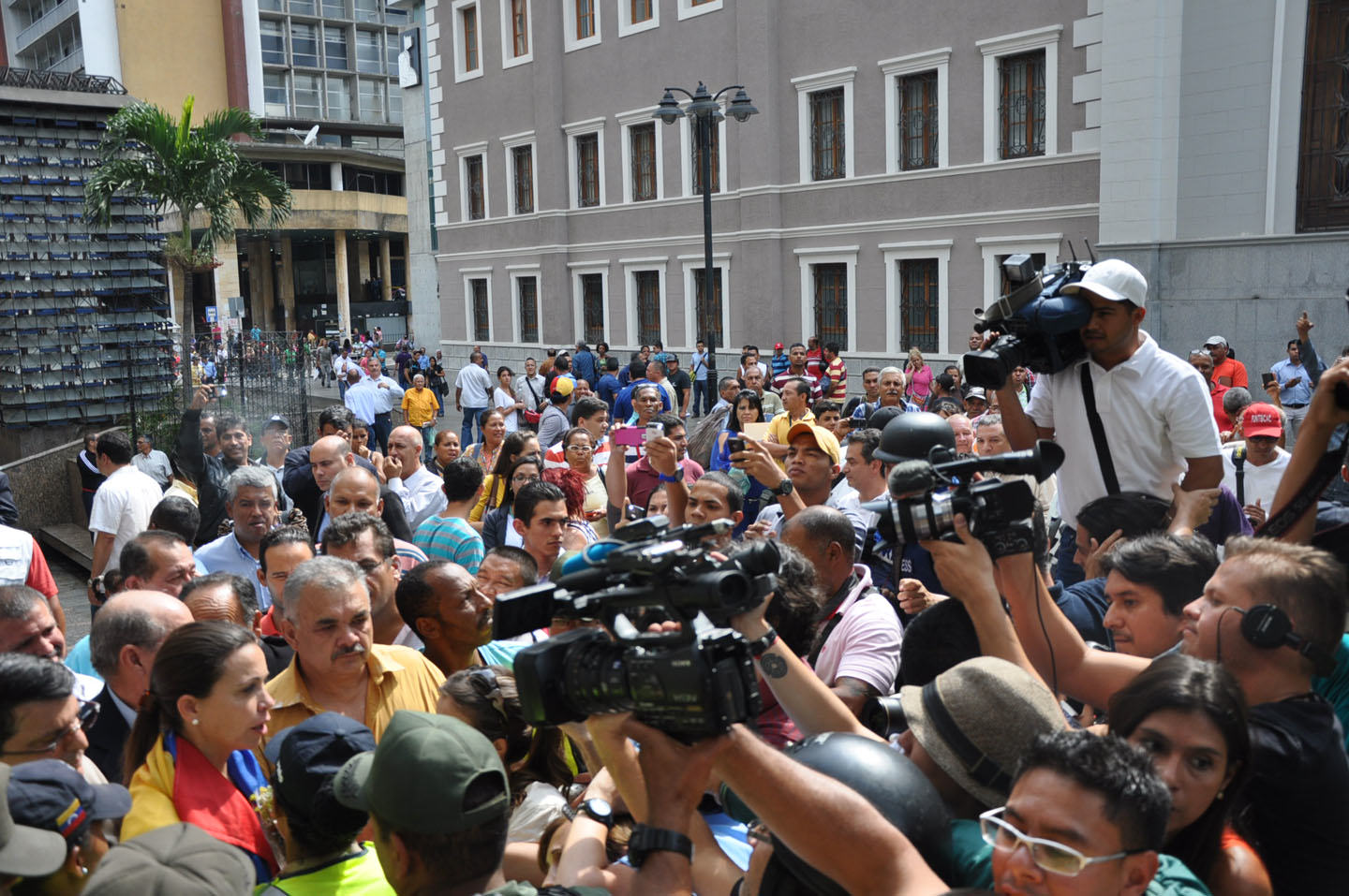 Maria Corina Machado Prohibida en Asamblea Nacional 1A AN (8)