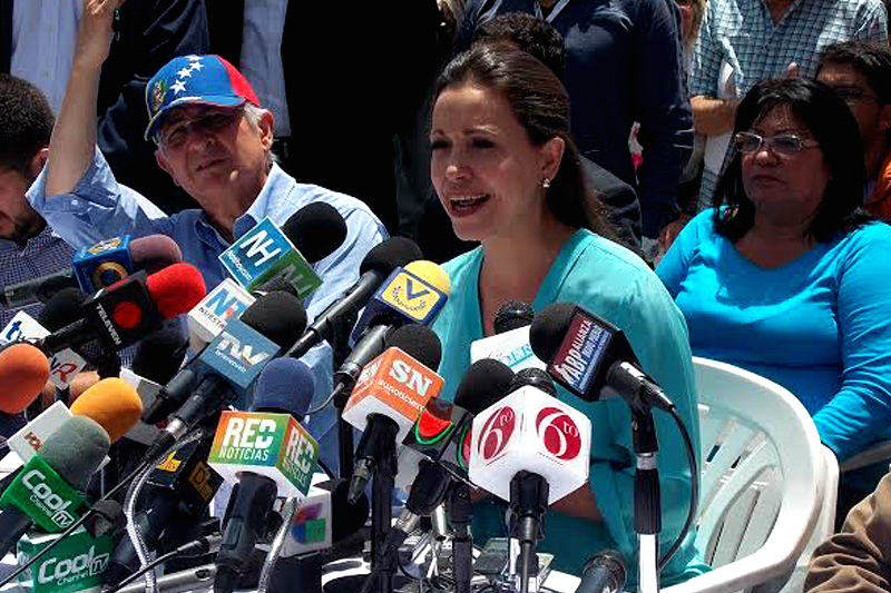 Maria-Corina-Machado-en-rueda-de-prensa-800x533-001