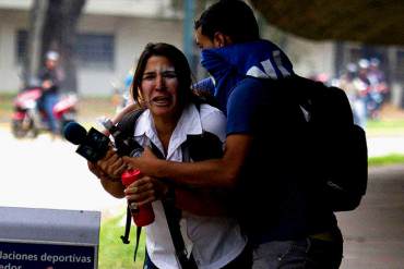 ¡EL RÉGIMEN LOS QUIERE CALLADOS! Reportan 137 periodistas agredidos durante protestas en Venezuela