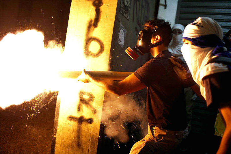 Protestas-en-Venezuela-Venezolanos-en-las-Calles-GNB-800x533-001