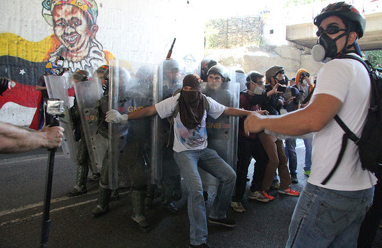 Represion Monte Bello GNB 13 Abril 2014 (13)