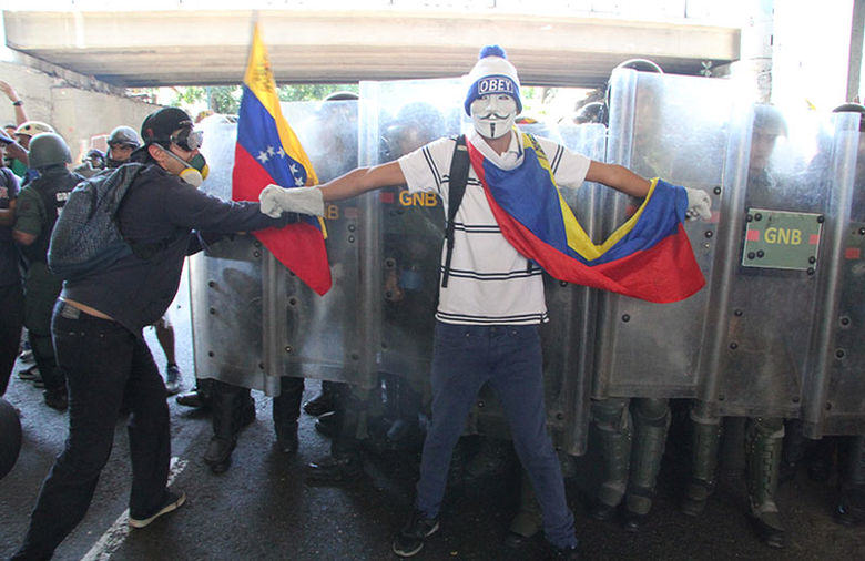 Represion Monte Bello GNB 13 Abril 2014 (15)