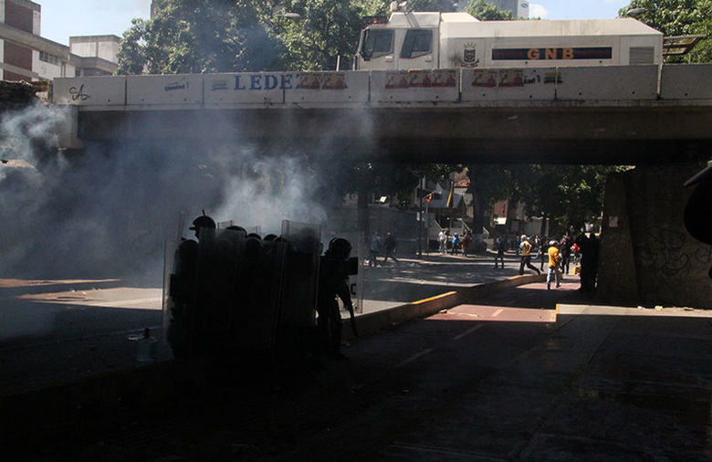 Represion Monte Bello GNB 13 Abril 2014 (21)