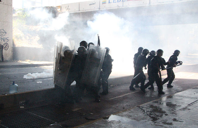 Represion Monte Bello GNB 13 Abril 2014 (26)