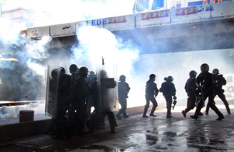 Represion Monte Bello GNB 13 Abril 2014 (27)