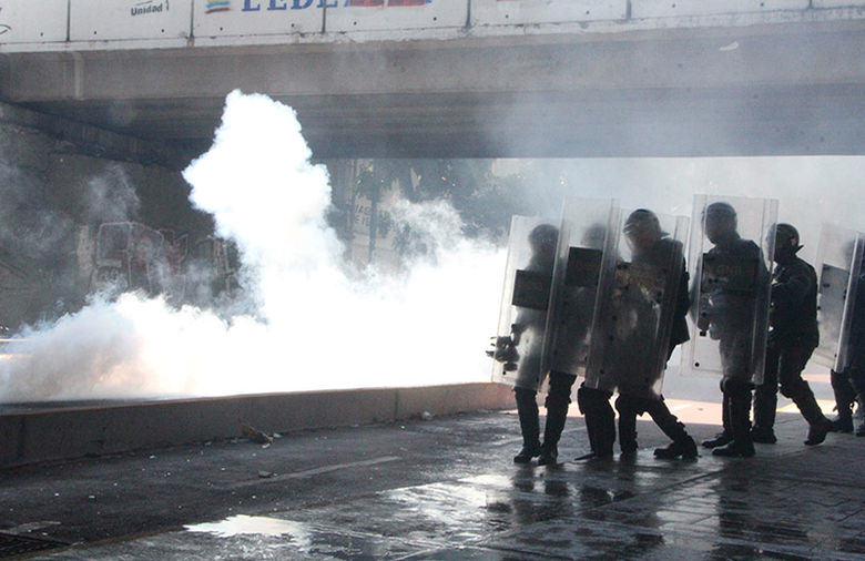 Represion Monte Bello GNB 13 Abril 2014 (29)