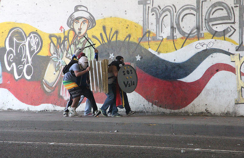 Represion Monte Bello GNB 13 Abril 2014 (30)