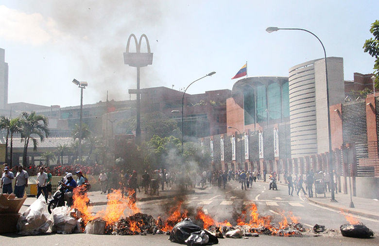 Represion Monte Bello GNB 13 Abril 2014 (37)