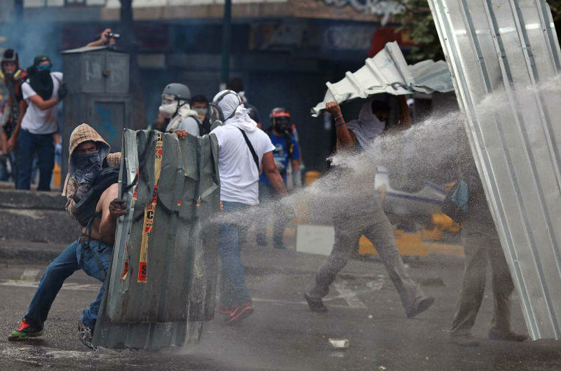 Represion Protestas en Venezuela GNB (7)