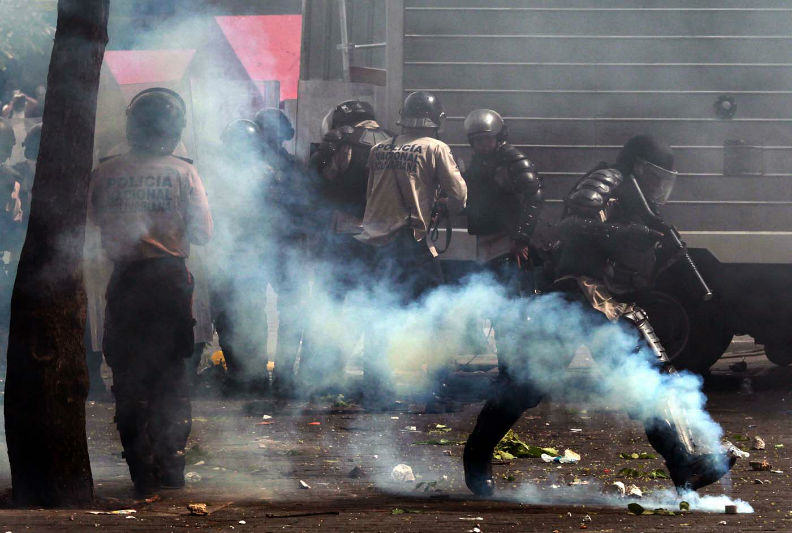 Represion Protestas en Venezuela GNB (8)