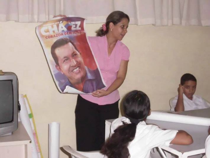 ¡BURDO ADOCTRINAMIENTO! Escuelas privadas también deberán conmemorar a Hugo Chávez