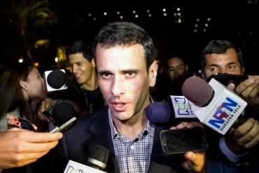 ¿JUEGA CON FUEGO? Imagen de Capriles corre riesgo al participar en diálogo con el Gobierno