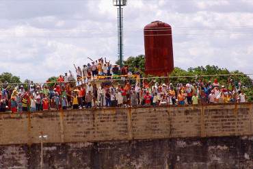 ¡AMPARADOS POR LA IRIS! Pranes cobran rescate por vehículos robados con ayuda de la GNB