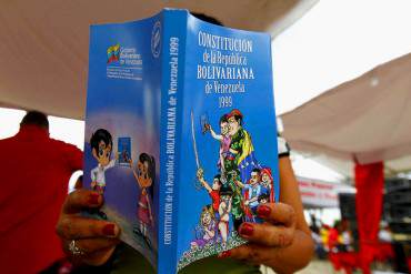 ¡DEPLORABLE! Chávez es el «libertador» de Venezuela según nuevos libros de historia