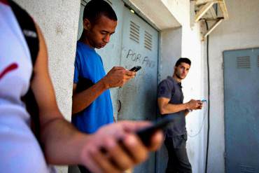 ¡TEMEN LA LIBERTAD! ALBA tilda de «injerencista e ilegal» al «Twitter cubano» creado por EEUU
