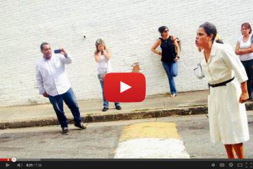 ¡BUENÍSIMO! En Video: Monja da un paso al frente y se las canta clarito a la GNB