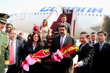 ¡DERROCHE EN MIRAFLORES! Venezuela en crisis y Maduro gasta 8 millones de dólares en viajes