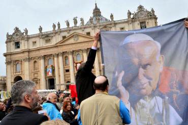 ¡HISTÓRICO! El papa Francisco proclamó como santos a Juan XXIII y Juan Pablo II