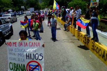 ¡NO SE LA CALAN! Padres y representantes protestan ante “adoctrinamiento escolar”