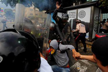 ¡BRUTAL REPRESIÓN! Manifestantes en Chacao deja 13 heridos y 15 detenidos este #1A (FOTOS)