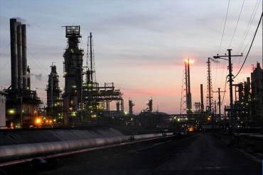 Pdvsa reinició una unidad clave de producción de combustible en la refinería de Amuay: está procesando 70.000 barriles diario