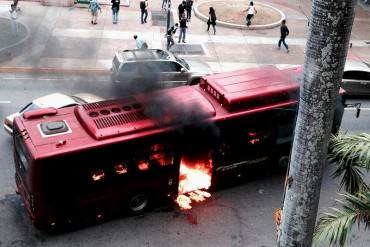 ¡OLLA MAL MONTADA! Queman Metrobus en Altamira cuya ruta estaba suspendida (+Fotos)