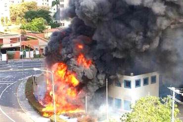 ¡INCREÍBLE! Supuestos colectivos incendiaron concesionario Chevrolet de Maracaibo (Fotos)