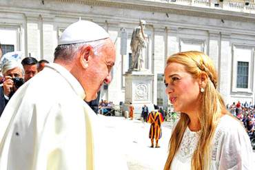 ¡SANTO ENCUENTRO! Lilian Tintori denuncia al régimen de Maduro ante el Papa Francisco