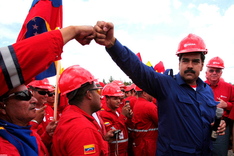 Maduro-y-Ramirez-con-trabajadores-de-PDVSA