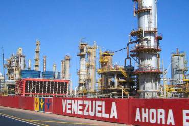 ¡PAÍS QUEBRADO! Petrolera rusa adelantará 2.000 millones de dólares a Pdvsa