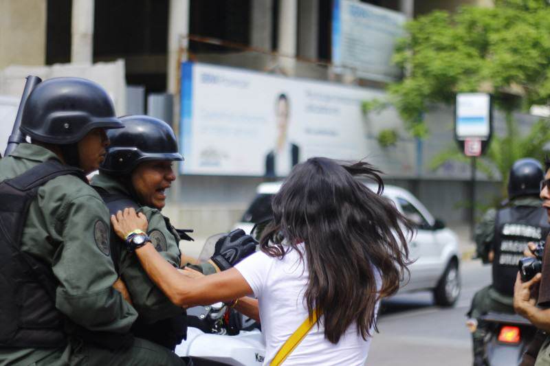 Represion en Venezuela Las MEercedes PNB 12-05-2014 (17)