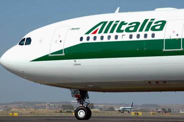 ¡OTRA QUE SE VA! Alitalia suspende vuelos a Caracas tras deuda que supera los $250 millones