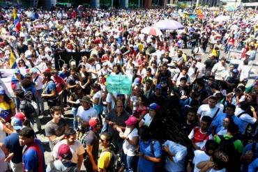 ¡NO LOS DETIENEN! Estudiantes se concentran en Bello monte, Caracas este #12M (+Foto)