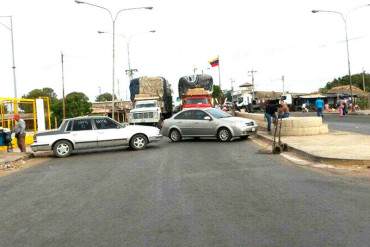 ¡LA ANARQUÍA! Contrabandistas de gasolina cierran frontera en Paraguachón (+ Fotos)