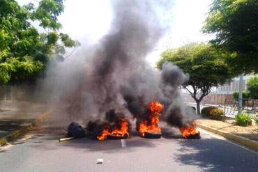 ¡RESISTENCIA! Movimiento estudiantil reparte volantes en Urbe y PNB reprime (+ Fotos)