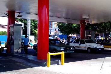 ¡SE PROPAGA EL COMUNISMO! Ahora proponen cupo mensual de gasolina por persona