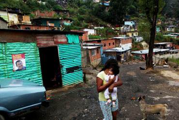 El País: Se agrava el drama venezolano mientras Maduro sigue en su inútil discurso belicista