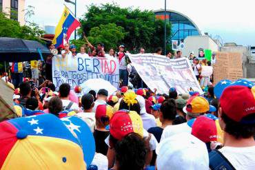 ¡LA CALLE CALIENTE! Así se desarrolló la marcha contra la represión este #10M (+ Fotos)