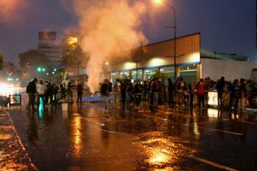 ¡A ESTA HORA! Enfrentamiento entre GNB y manifestantes en la Francisco Miranda (+Foto)