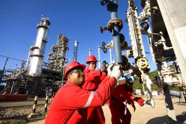¡INCREÍBLE! 3 de 4 refinerías en el país están paradas por falta de inversión y mantenimiento